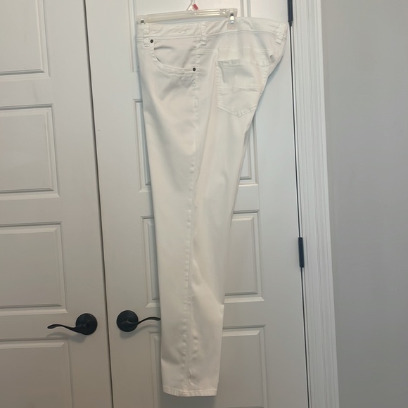 Tommy Bahama white pants Size 42x32 - Picture 9 of 10